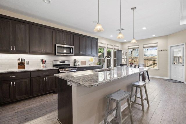 1720 Prather ST, Taylor, TX 76574