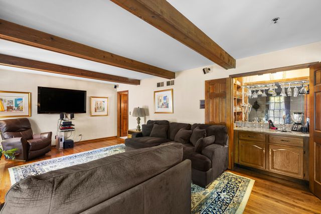 740 Cambridge Drive, Burr Ridge, IL 60527