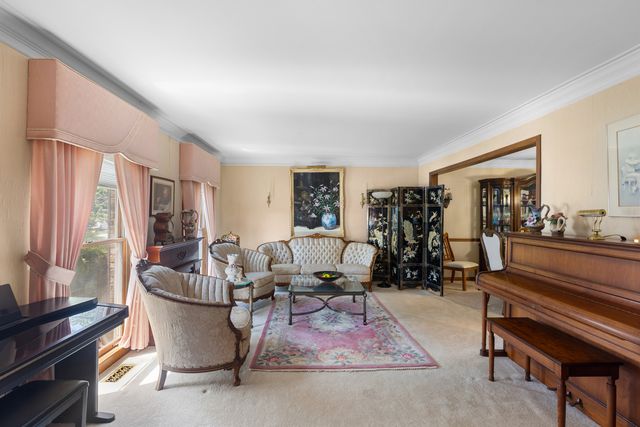 740 Cambridge Drive, Burr Ridge, IL 60527
