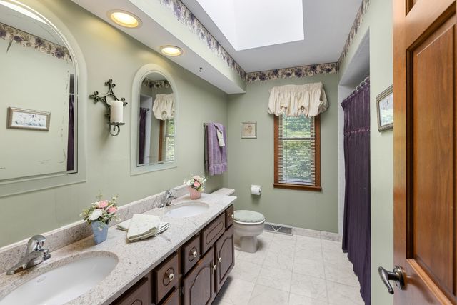 740 Cambridge Drive, Burr Ridge, IL 60527