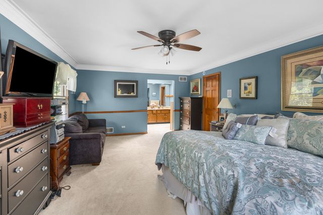 740 Cambridge Drive, Burr Ridge, IL 60527