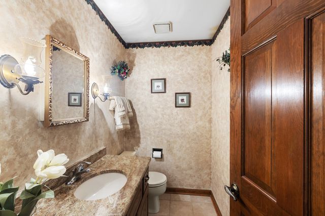 740 Cambridge Drive, Burr Ridge, IL 60527