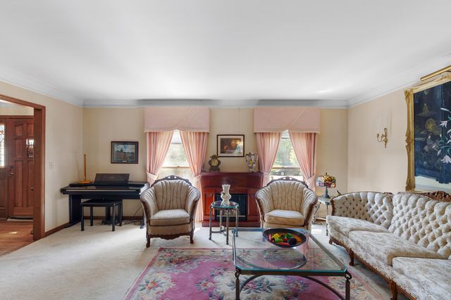 740 Cambridge Drive, Burr Ridge, IL 60527