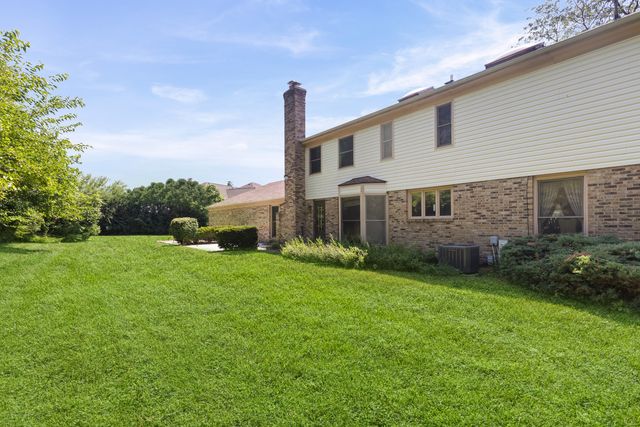 740 Cambridge Drive, Burr Ridge, IL 60527