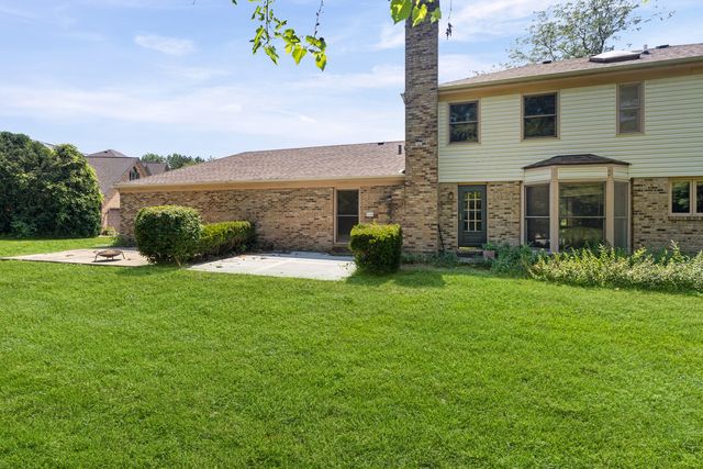 740 Cambridge Drive, Burr Ridge, IL 60527
