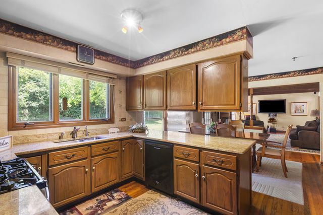 740 Cambridge Drive, Burr Ridge, IL 60527