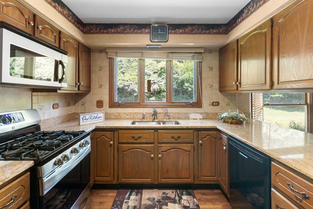 740 Cambridge Drive, Burr Ridge, IL 60527