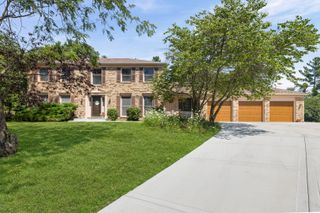 740 Cambridge Drive, Burr Ridge, IL 60527