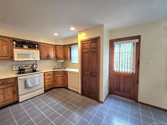 9 Milton Street, Sayville, NY 11782