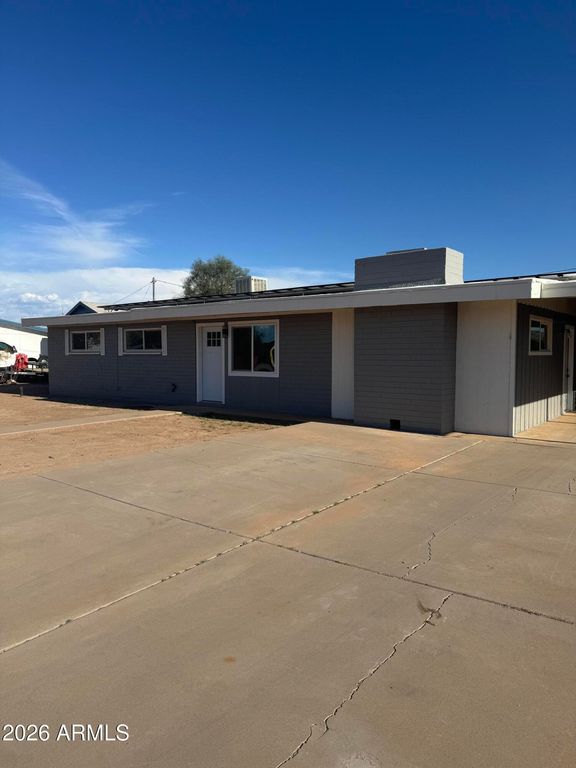 639 W WILSON Avenue, Coolidge, AZ 85128 — photo 2