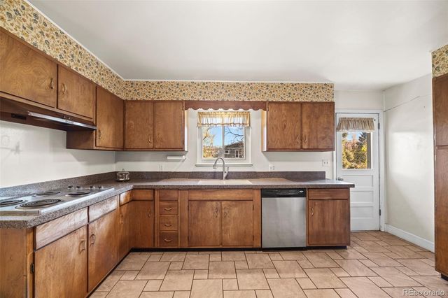 11820 W 30th Place, Lakewood, CO 80215