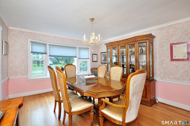16 Miamis Road, West Hartford, CT 06117