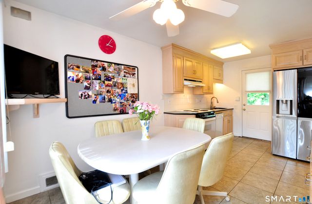 16 Miamis Road, West Hartford, CT 06117