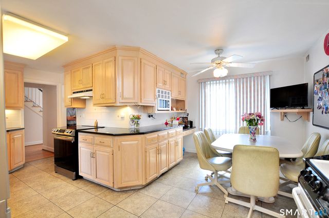 16 Miamis Road, West Hartford, CT 06117