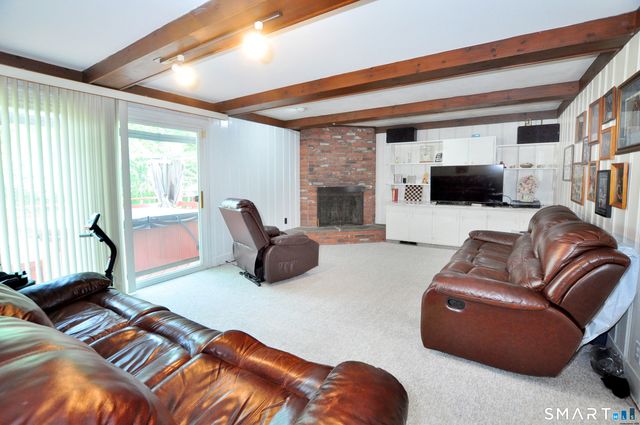 16 Miamis Road, West Hartford, CT 06117