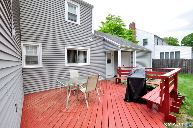 16 Miamis Road, West Hartford, CT 06117