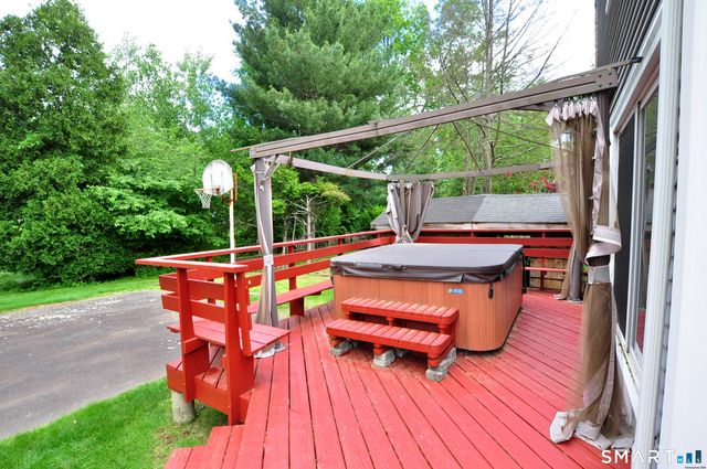 16 Miamis Road, West Hartford, CT 06117