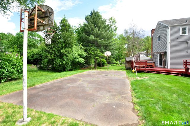 16 Miamis Road, West Hartford, CT 06117