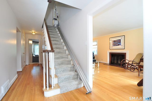 16 Miamis Road, West Hartford, CT 06117