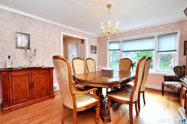 16 Miamis Road, West Hartford, CT 06117