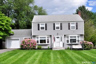 16 Miamis Road, West Hartford, CT 06117