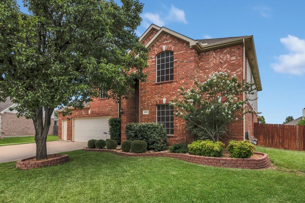 5233 Scenic Point Drive, Fort Worth, TX 76244
