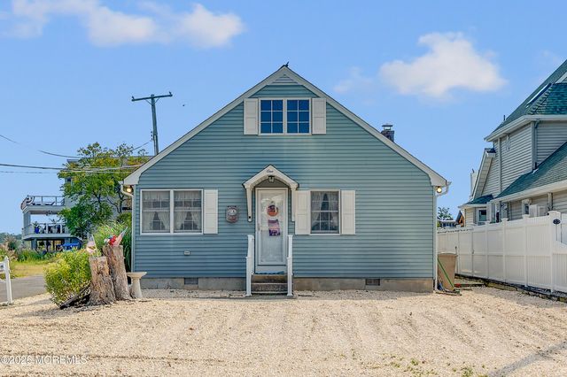 1 Tudor Avenue, Pine Beach, NJ 08741