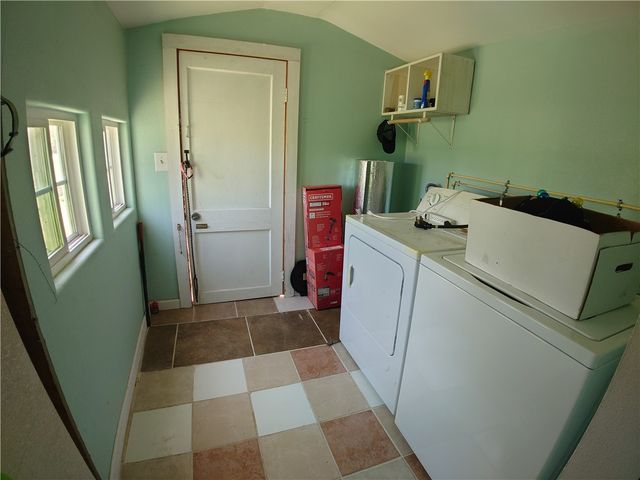 303 Elm St, Portland, TX 78374