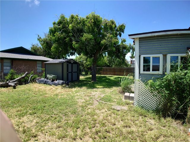 303 Elm St, Portland, TX 78374