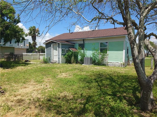 303 Elm St, Portland, TX 78374