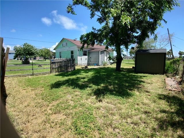 303 Elm St, Portland, TX 78374