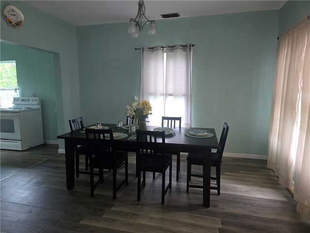 303 Elm St, Portland, TX 78374