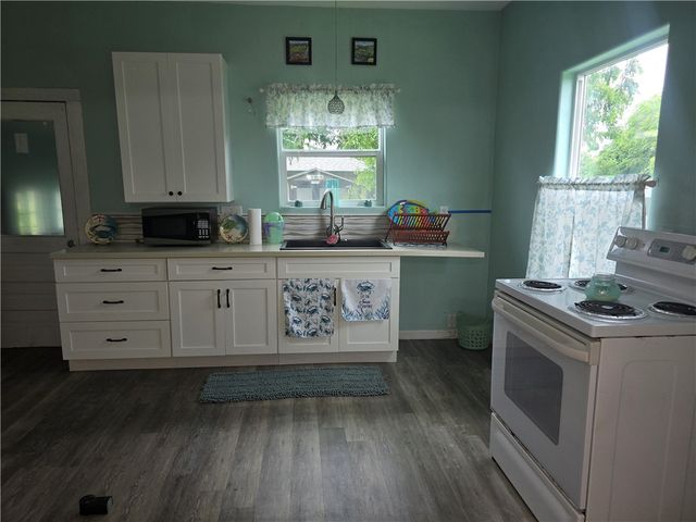 303 Elm St, Portland, TX 78374