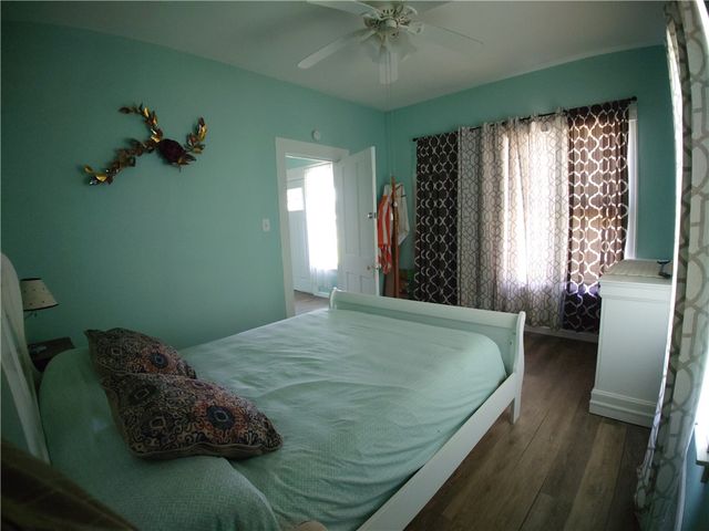 303 Elm St, Portland, TX 78374