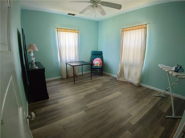 303 Elm St, Portland, TX 78374