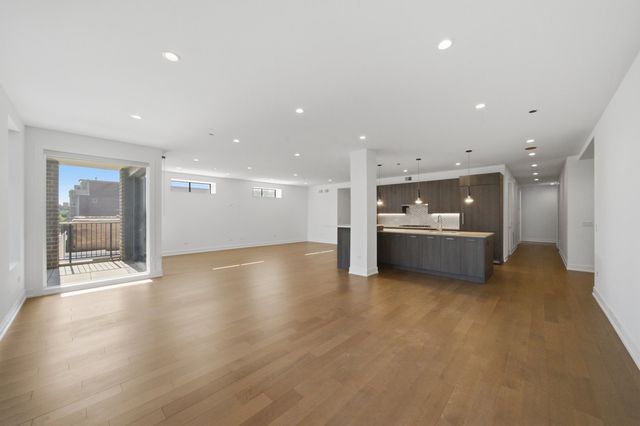 434 W Melrose Street 401, Chicago, IL 60657