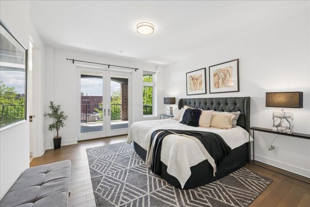 434 W Melrose Street 401, Chicago, IL 60657