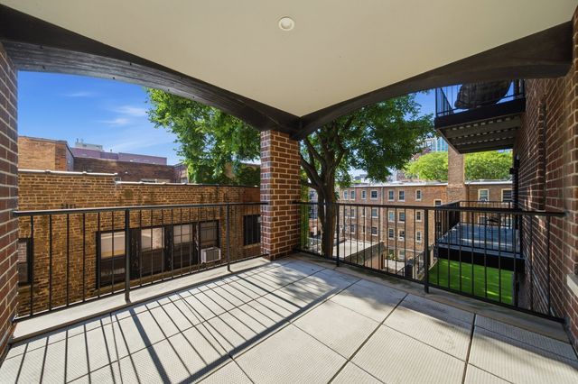 434 W Melrose Street 401, Chicago, IL 60657