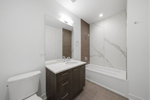 434 W Melrose Street 401, Chicago, IL 60657