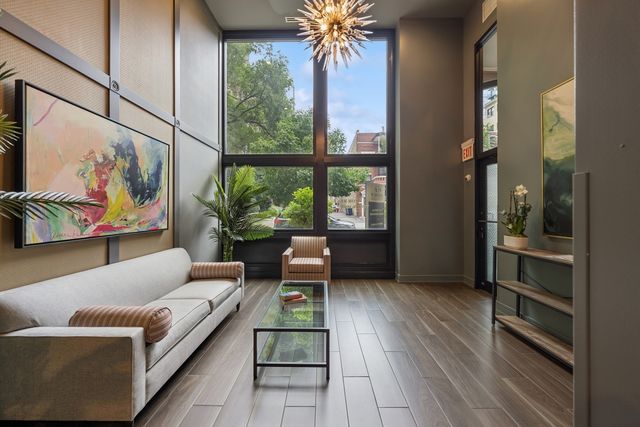 434 W Melrose Street 401, Chicago, IL 60657