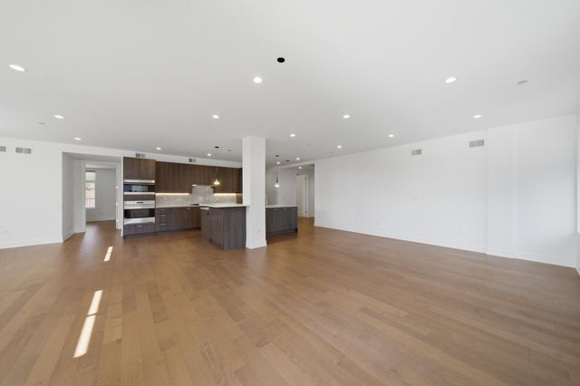 434 W Melrose Street 401, Chicago, IL 60657