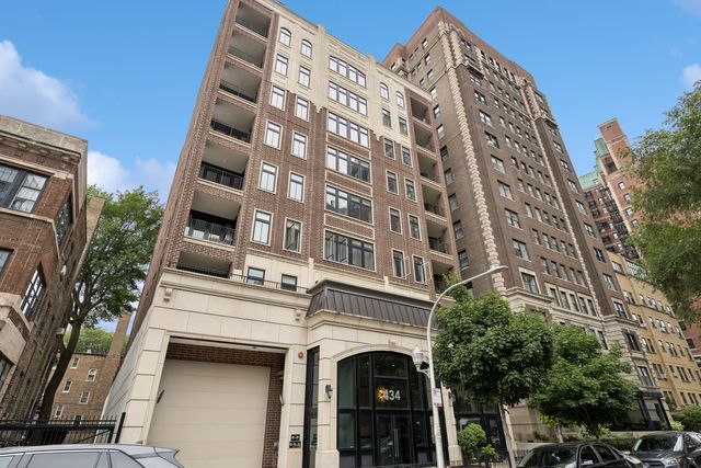 434 W Melrose Street 401, Chicago, IL 60657