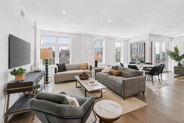 434 W Melrose Street 401, Chicago, IL 60657