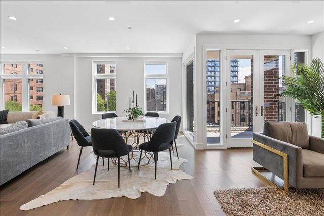 434 W Melrose Street 401, Chicago, IL 60657
