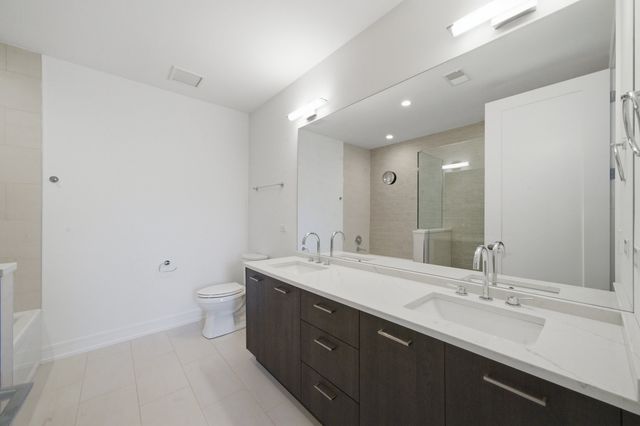 434 W Melrose Street 401, Chicago, IL 60657