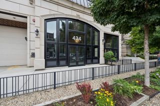 434 W Melrose Street 401, Chicago, IL 60657