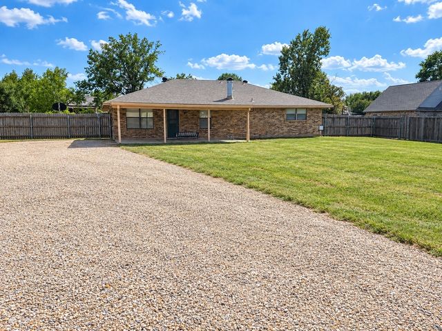 141 S Meadowbrook Drive, Pottsboro, TX 75076