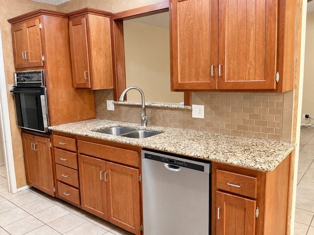 141 S Meadowbrook Drive, Pottsboro, TX 75076