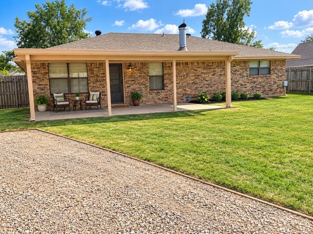 141 S Meadowbrook Drive, Pottsboro, TX 75076