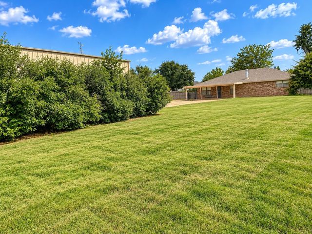 141 S Meadowbrook Drive, Pottsboro, TX 75076